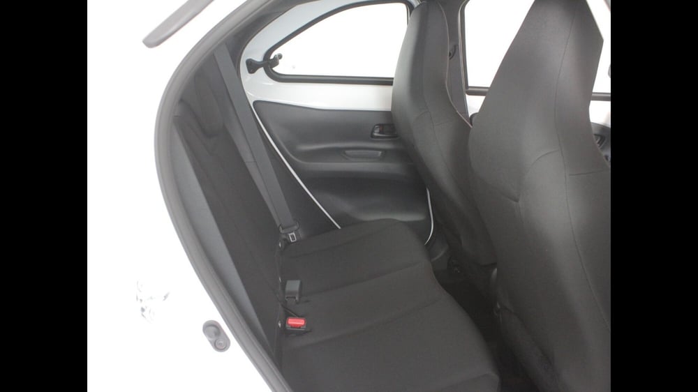 Toyota Aygo X nuova a Palermo (8)