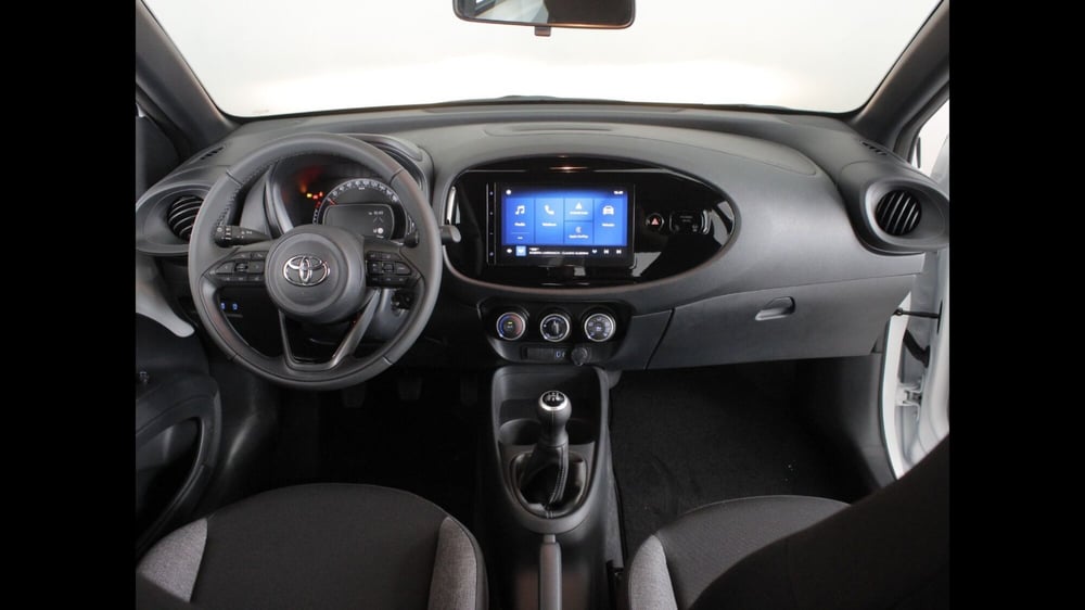 Toyota Aygo X nuova a Palermo (9)