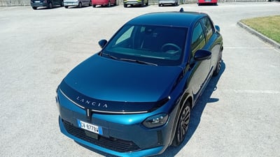 Lancia Ypsilon 51kWh Edizione Limitata Cassina del 2024 usata a Benevento