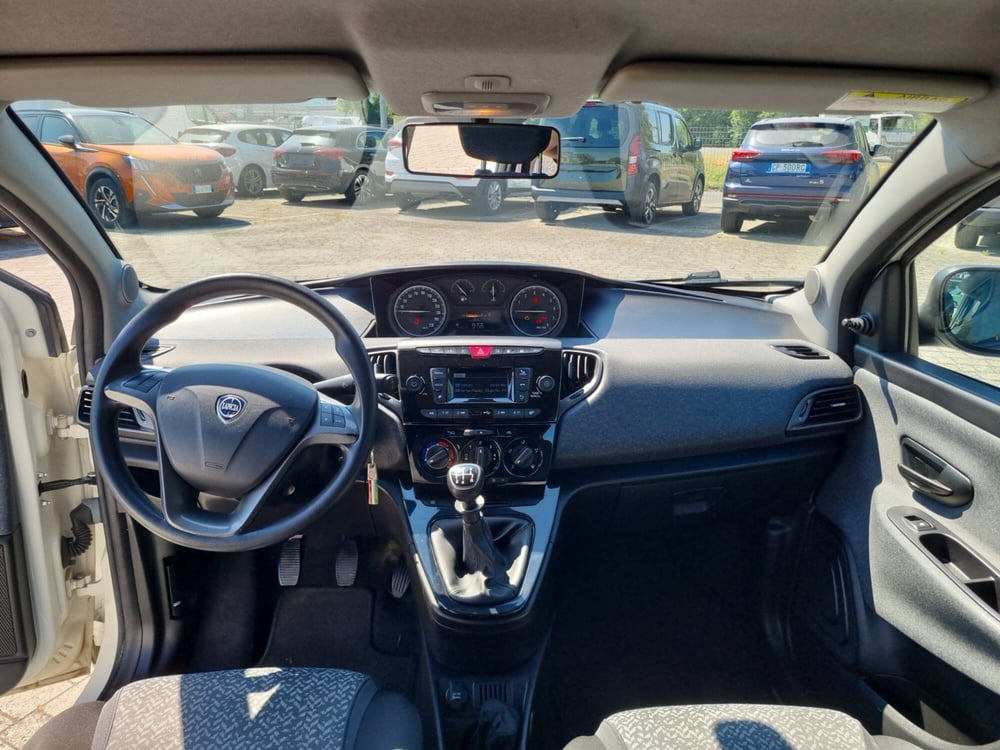 Lancia Ypsilon usata a Lucca (10)