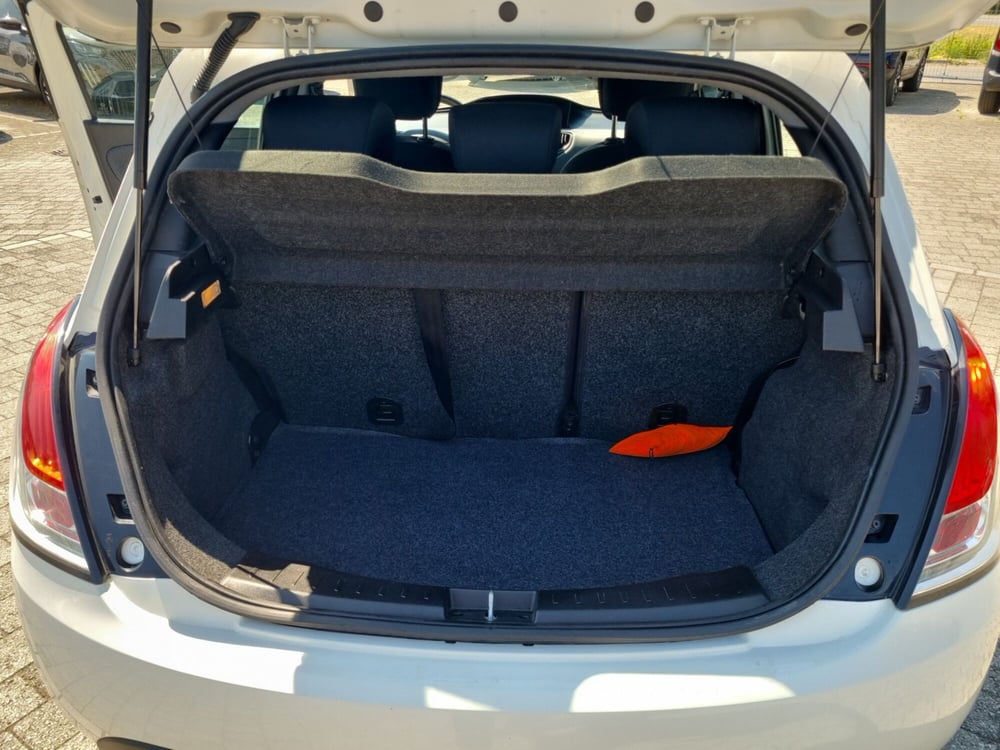 Lancia Ypsilon usata a Lucca (11)