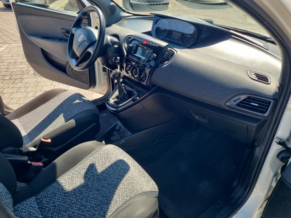 Lancia Ypsilon usata a Lucca (15)