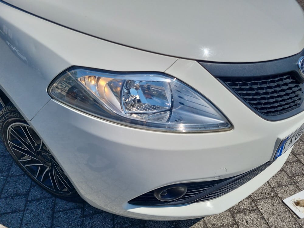 Lancia Ypsilon usata a Lucca (16)