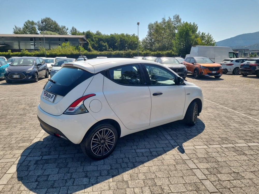Lancia Ypsilon usata a Lucca (3)