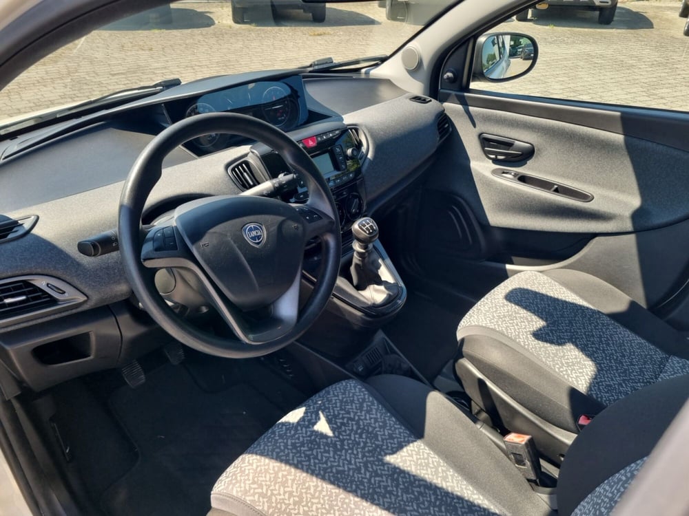 Lancia Ypsilon usata a Lucca (7)