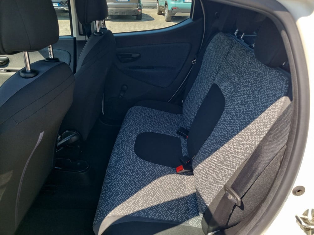 Lancia Ypsilon usata a Lucca (9)