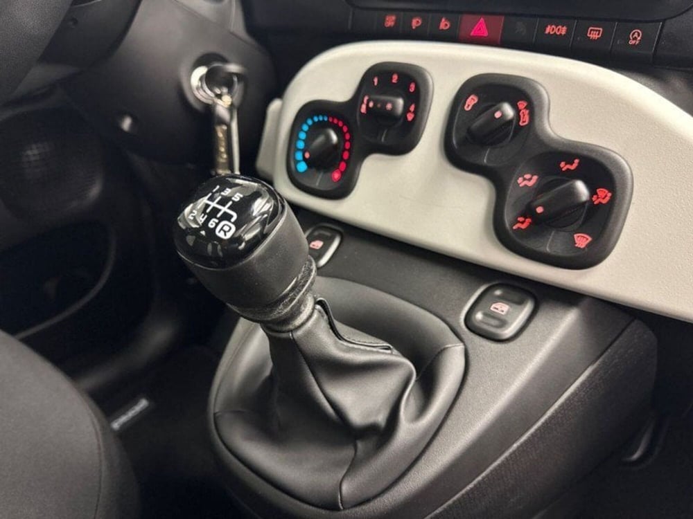 Fiat Panda Cross nuova a Lecco (13)