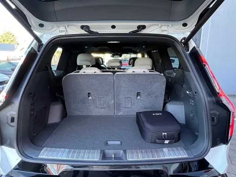 Kia EV9 nuova a Milano (7)