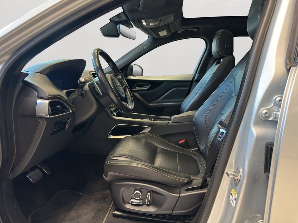 Jaguar F-Pace usata a Latina (11)