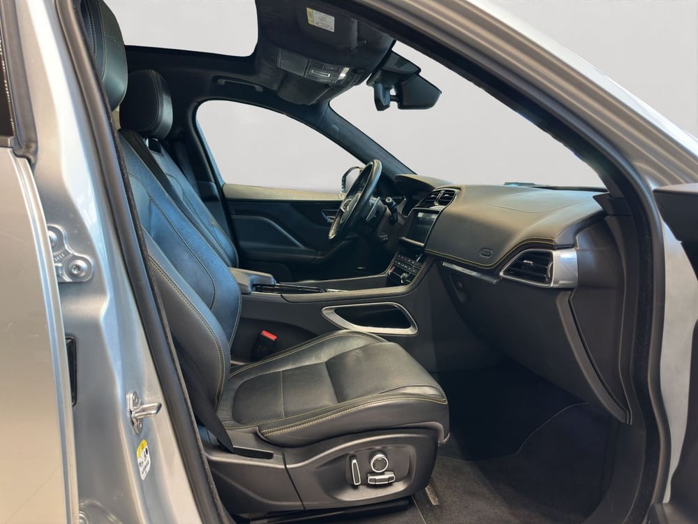 Jaguar F-Pace usata a Latina (3)
