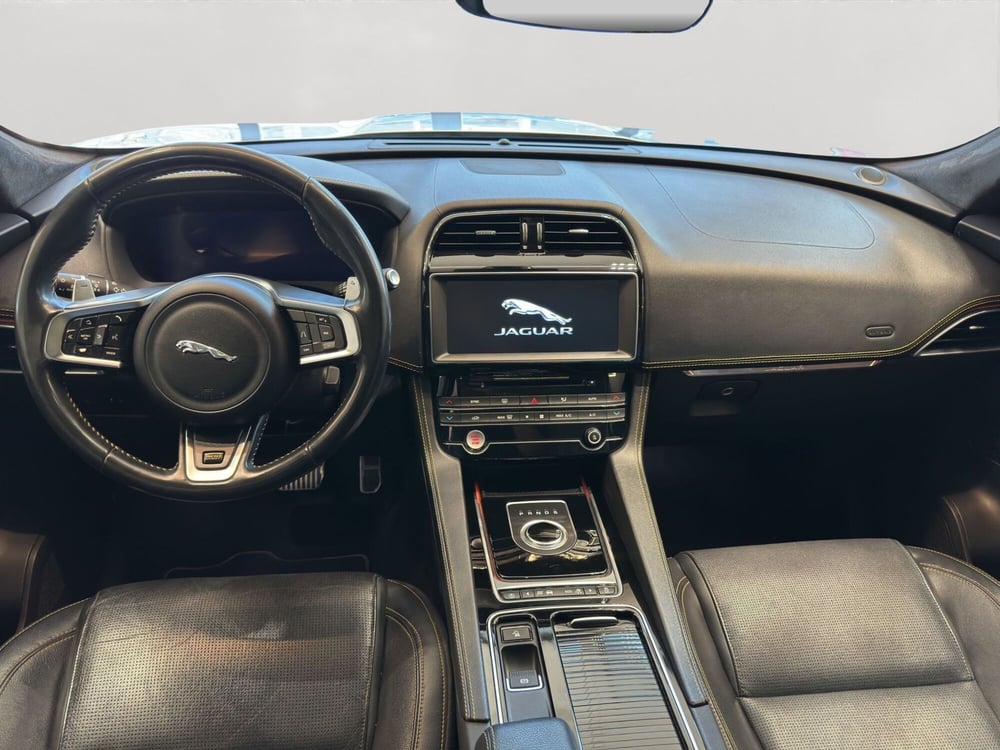 Jaguar F-Pace usata a Latina (4)