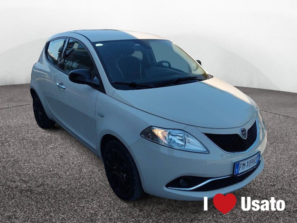 Lancia Ypsilon usata a Latina (2)