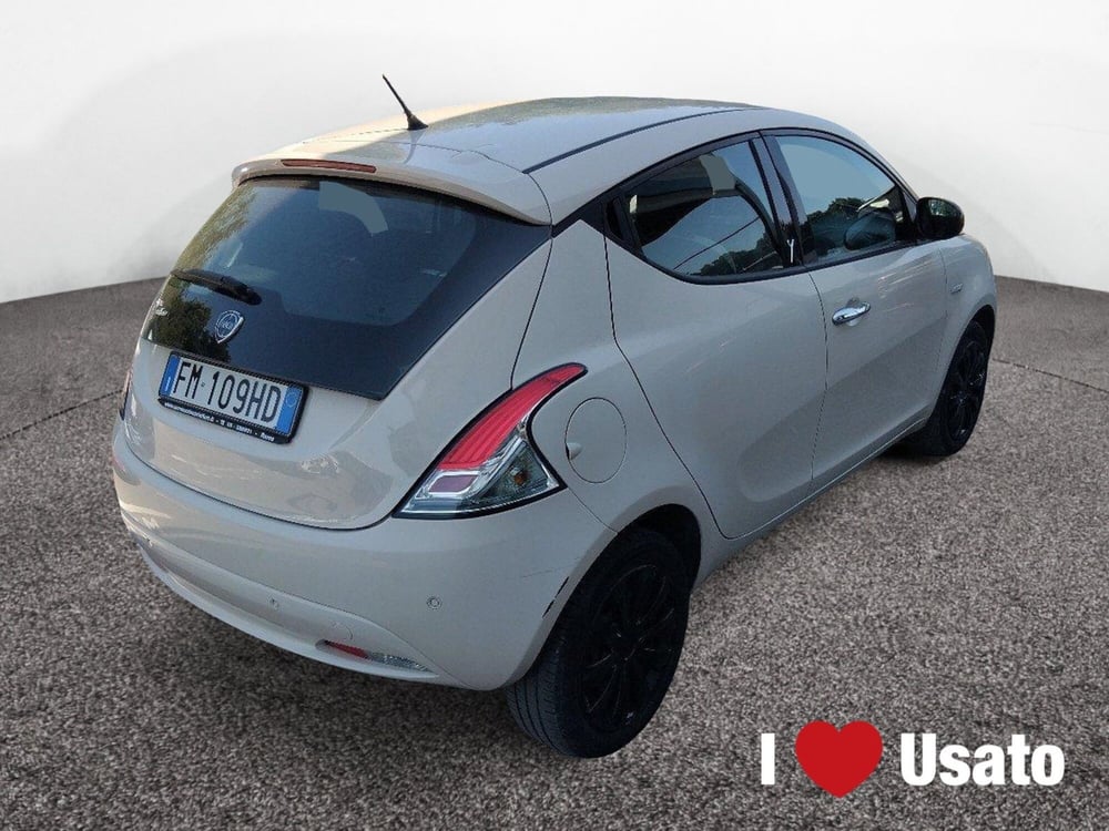Lancia Ypsilon usata a Latina (3)