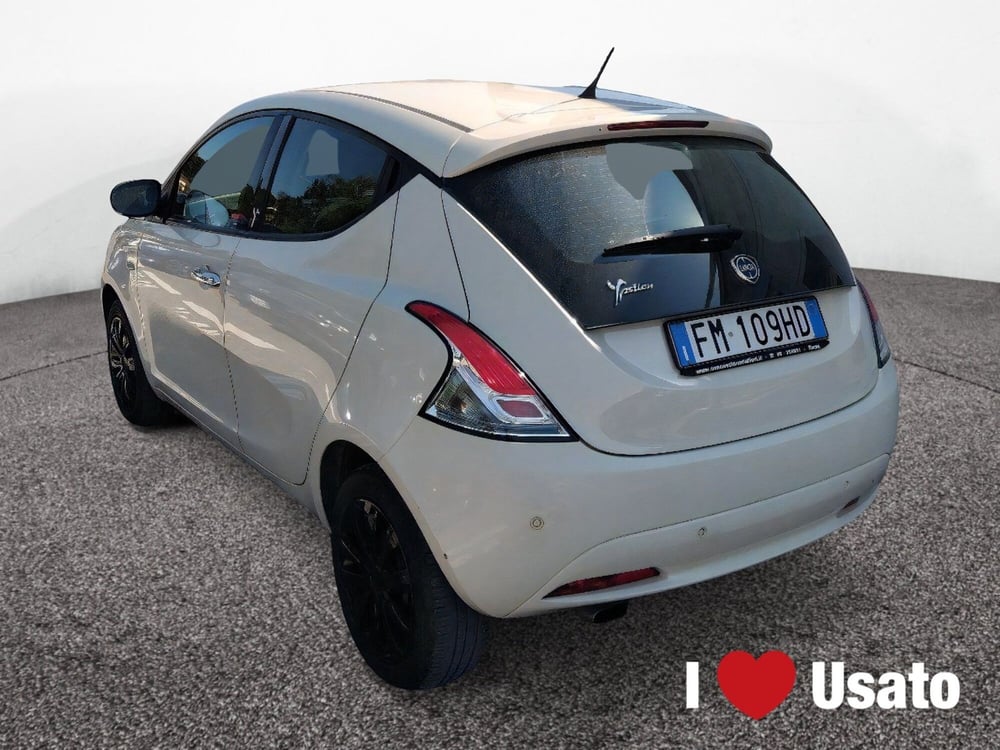 Lancia Ypsilon usata a Latina (4)