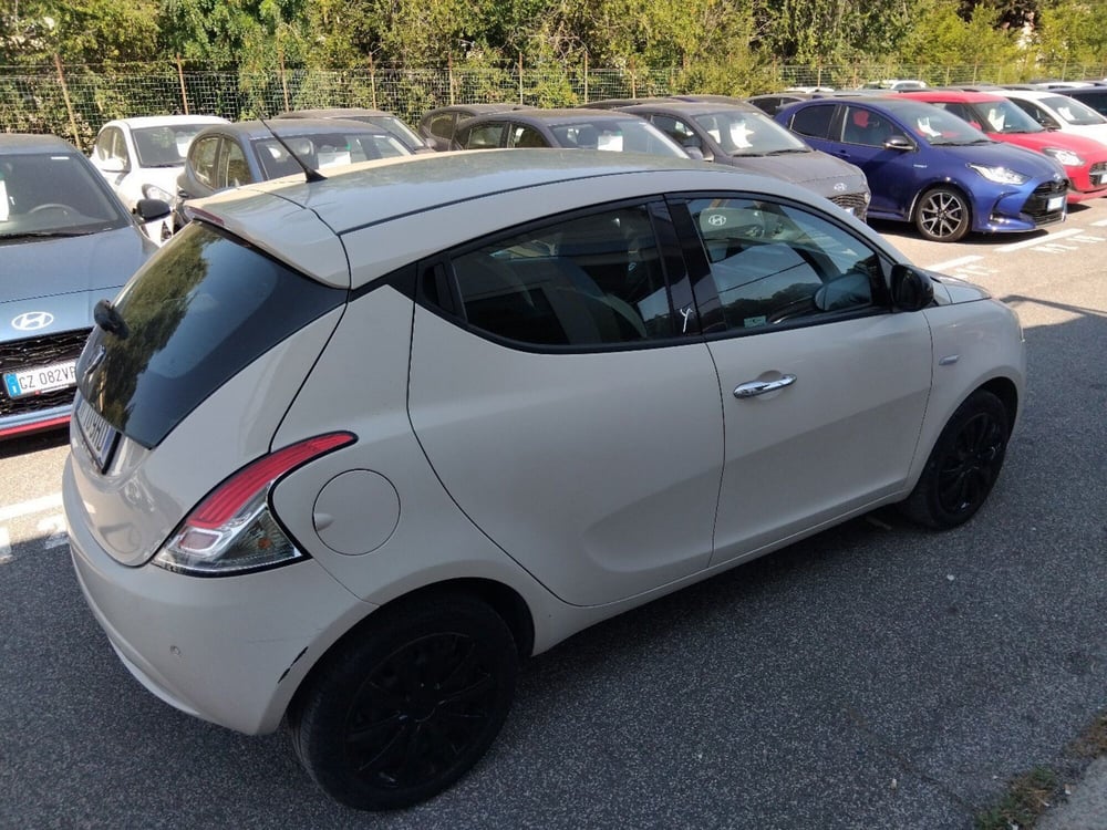 Lancia Ypsilon usata a Latina (6)