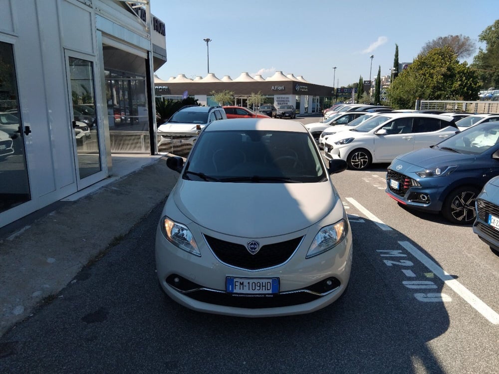 Lancia Ypsilon usata a Latina (7)