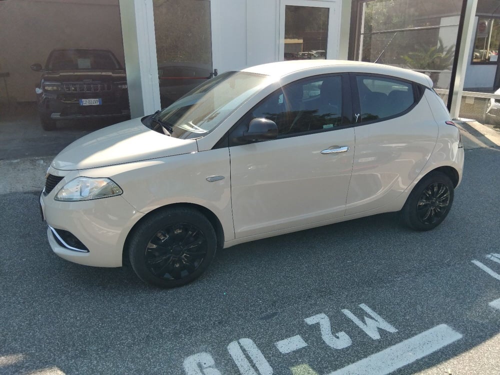 Lancia Ypsilon usata a Latina (8)