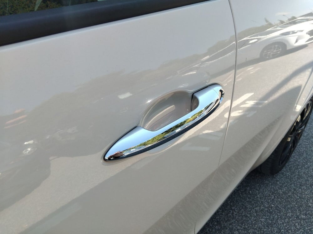 Lancia Ypsilon usata a Latina (9)