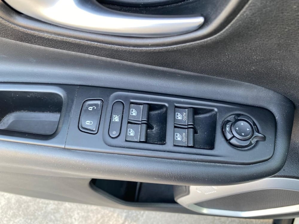 Jeep Renegade usata a Milano (15)