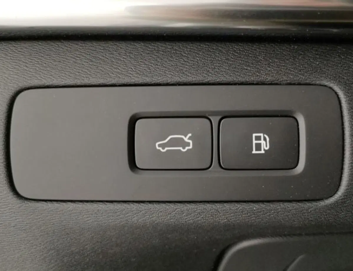 Volvo XC90 nuova a Modena (15)