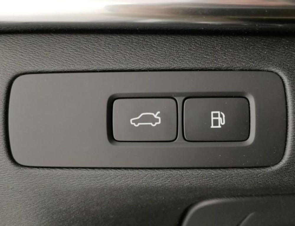 Volvo XC90 nuova a Modena (15)