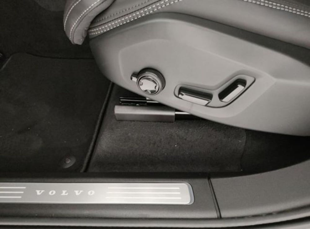Volvo XC90 nuova a Modena (18)