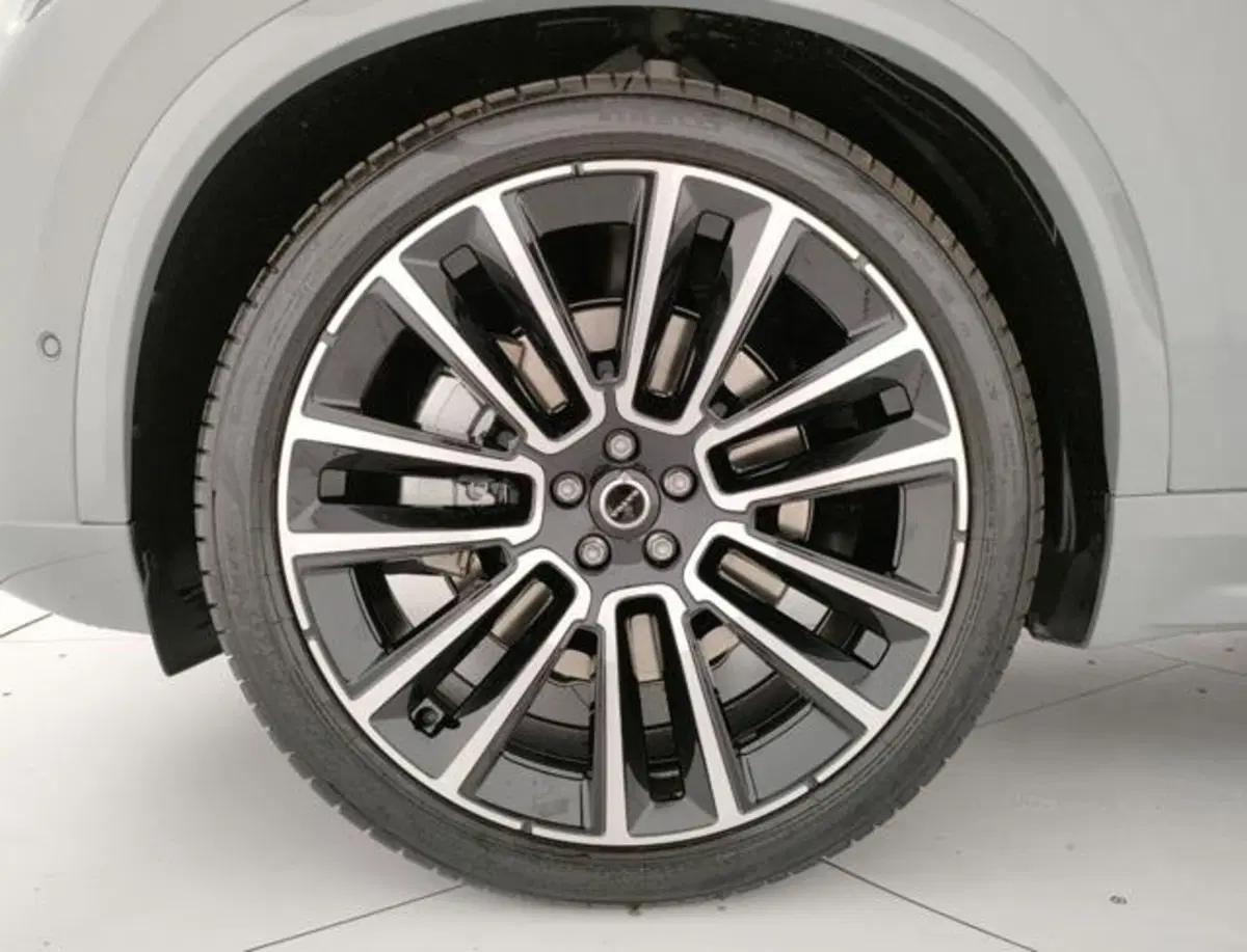 Volvo XC90 nuova a Modena (8)