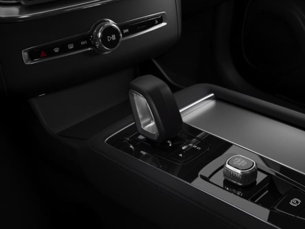 Volvo XC90 nuova a Modena (8)