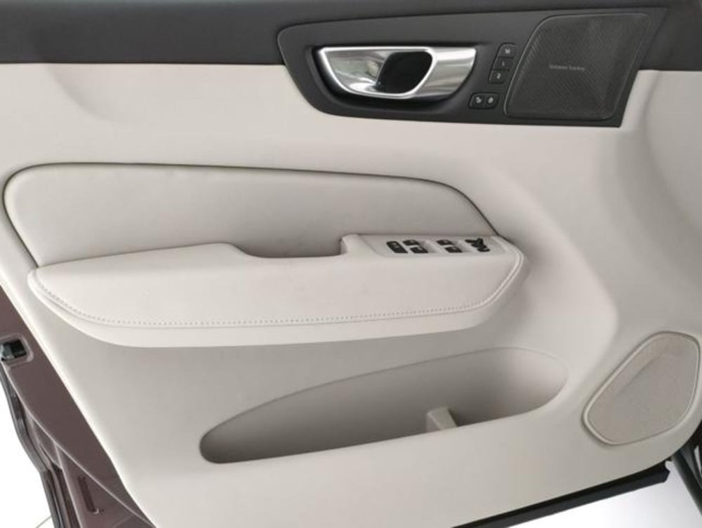 Volvo XC60 nuova a Modena (11)