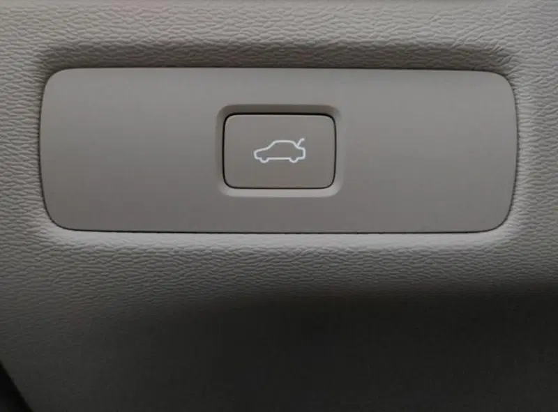 Volvo XC60 nuova a Modena (13)