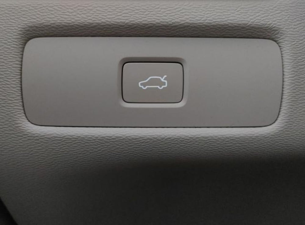 Volvo XC60 nuova a Modena (13)