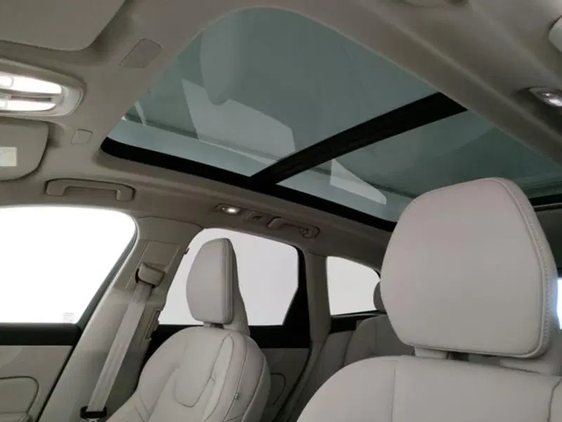 Volvo XC60 nuova a Modena (14)