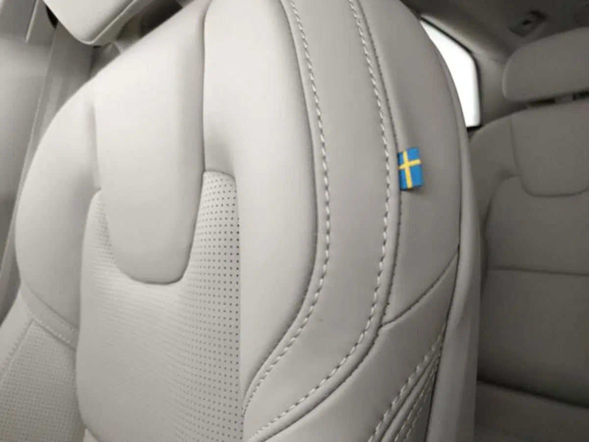 Volvo XC60 nuova a Modena (15)
