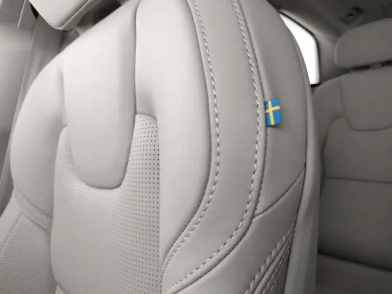 Volvo XC60 nuova a Modena (15)