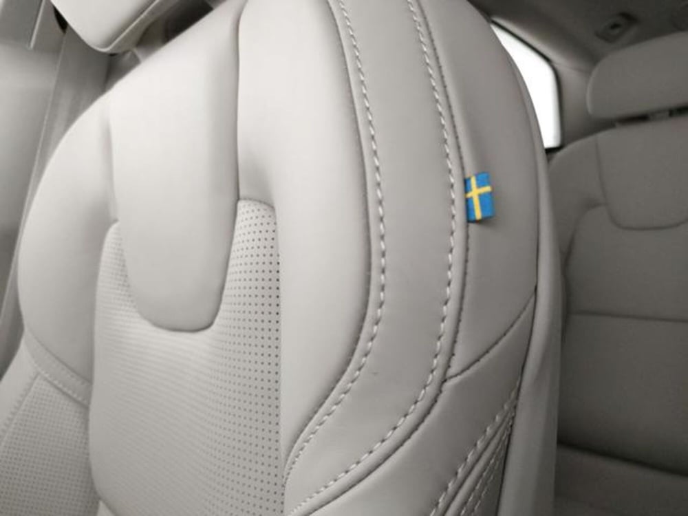 Volvo XC60 nuova a Modena (15)