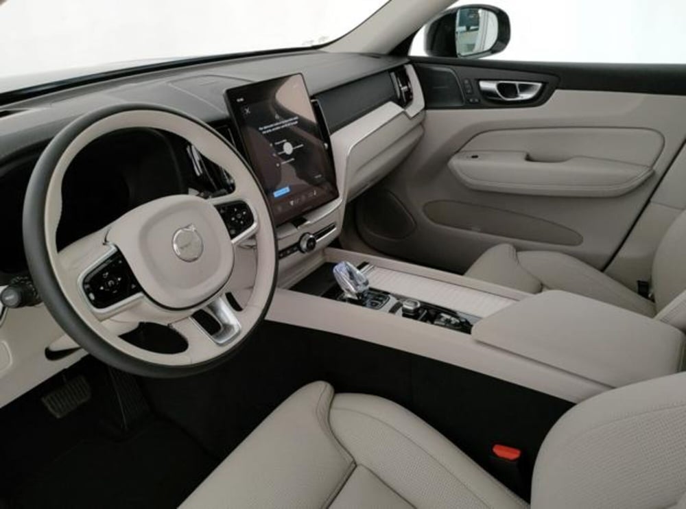Volvo XC60 nuova a Modena (17)
