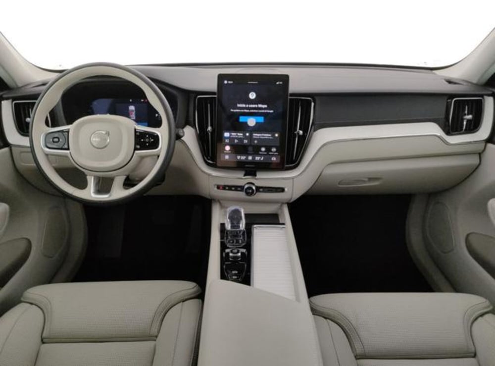 Volvo XC60 nuova a Modena (18)