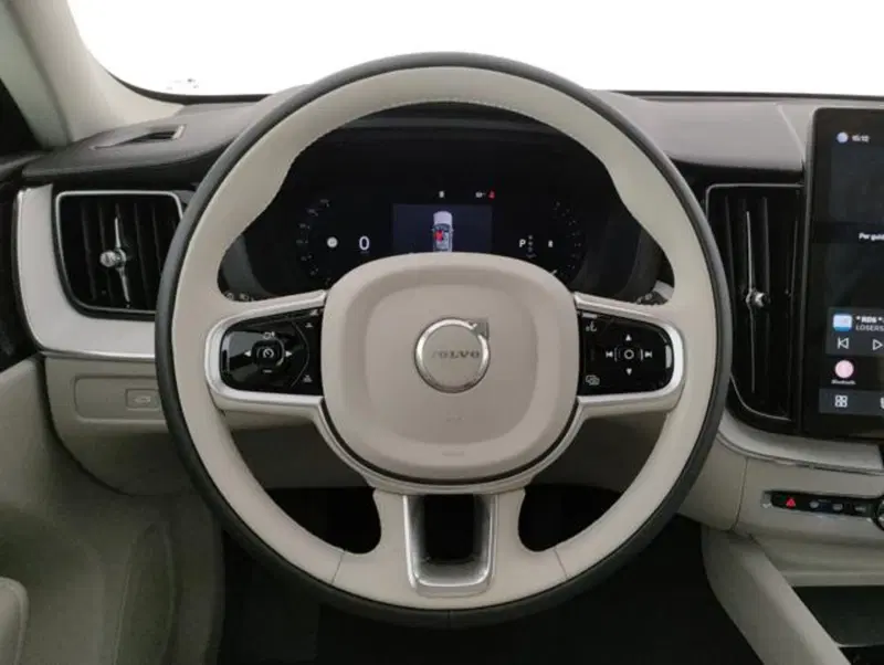 Volvo XC60 nuova a Modena (19)