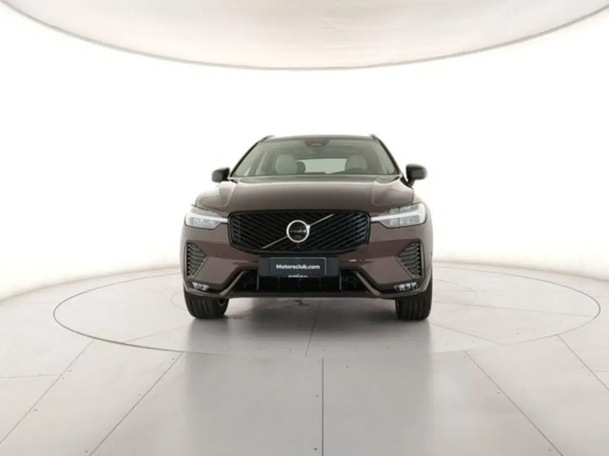 Volvo XC60 nuova a Modena (7)
