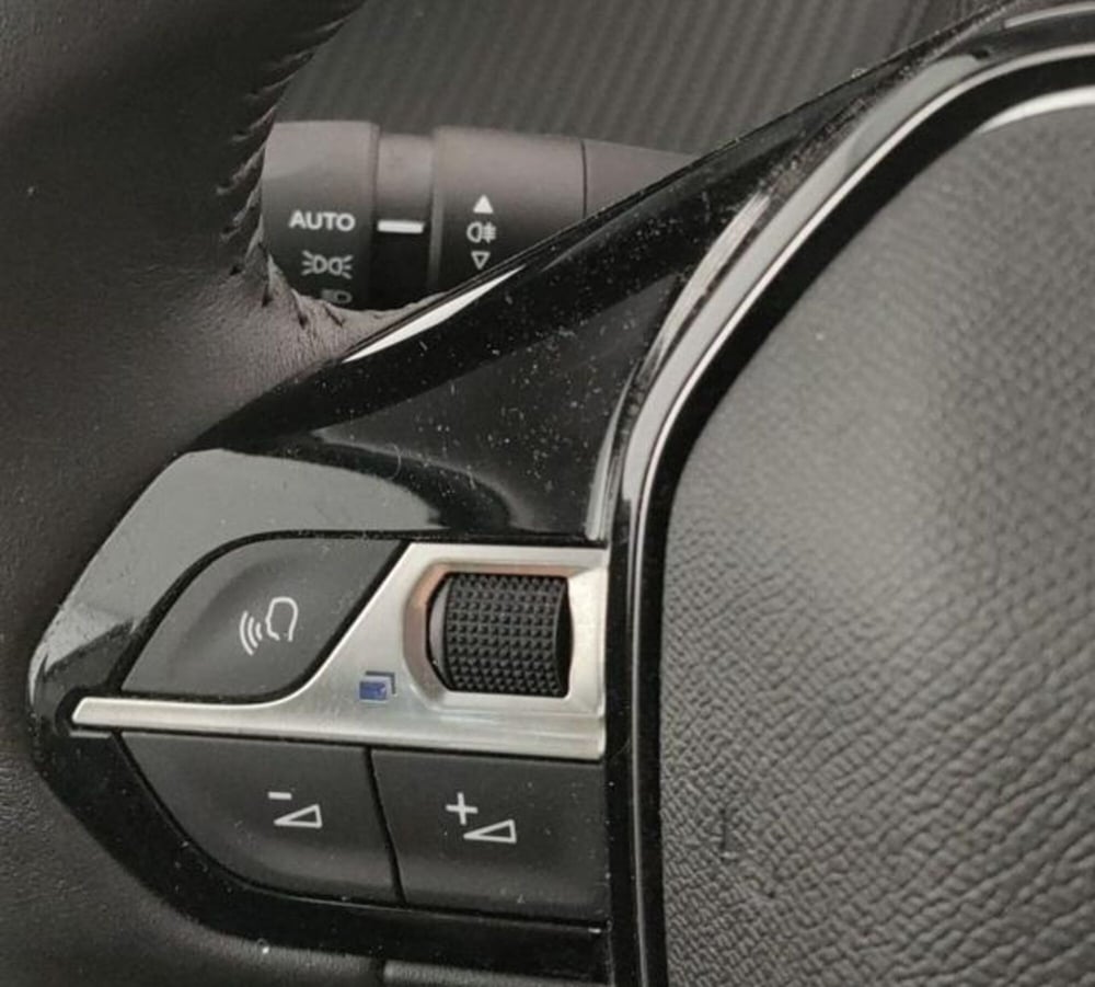 Peugeot 208 usata a Modena (15)