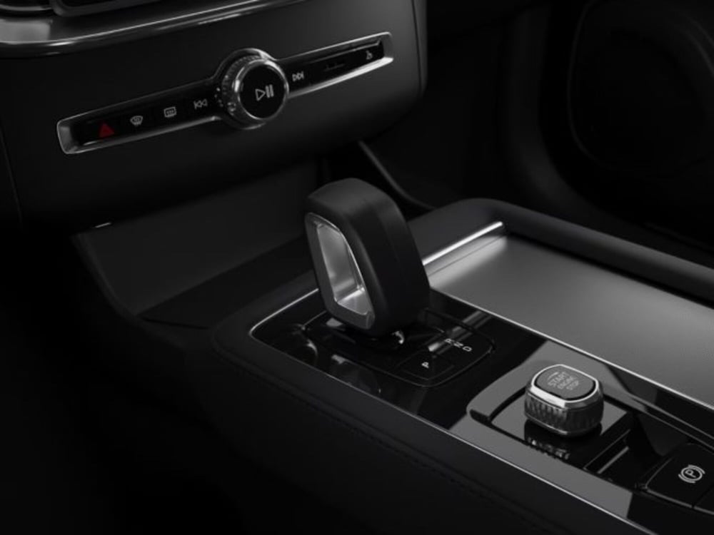 Volvo XC90 nuova a Modena (9)