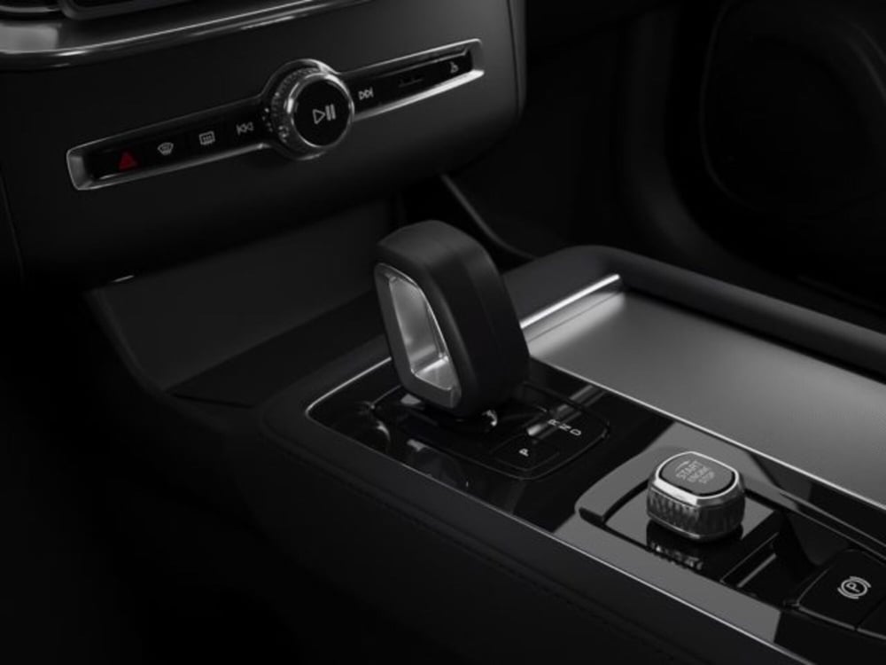 Volvo XC90 nuova a Modena (8)