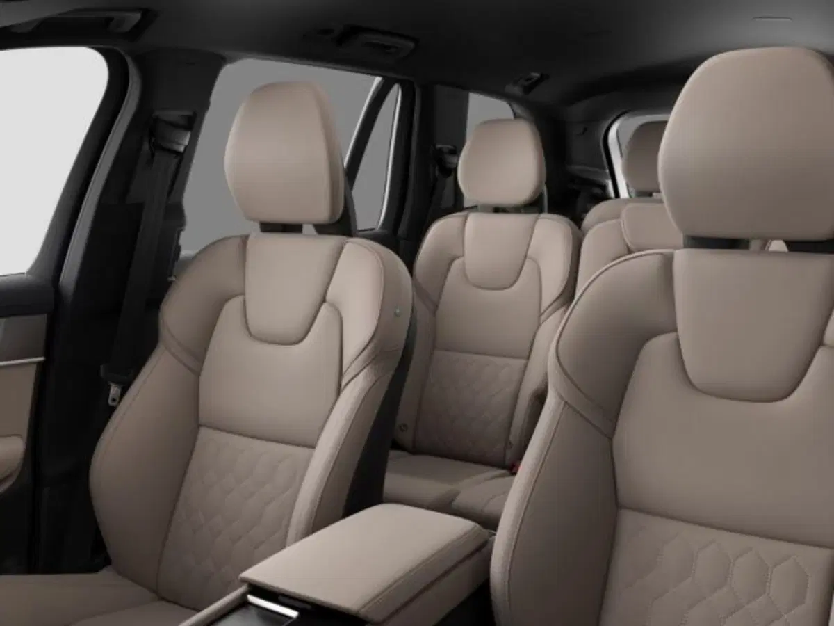 Volvo XC90 nuova a Modena (10)