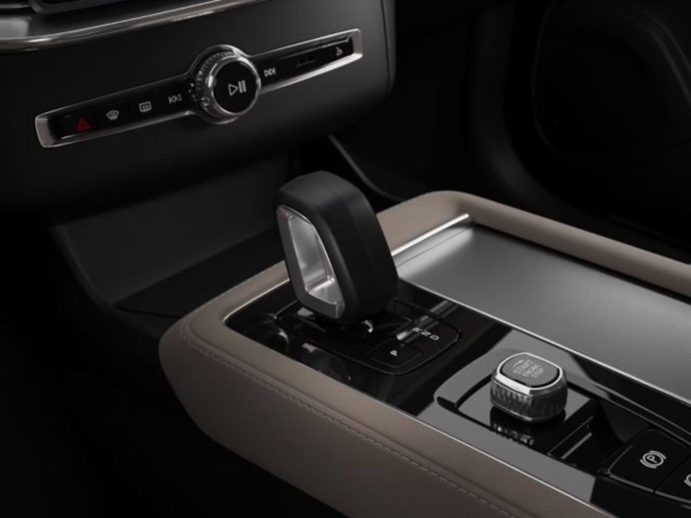 Volvo XC90 nuova a Modena (8)
