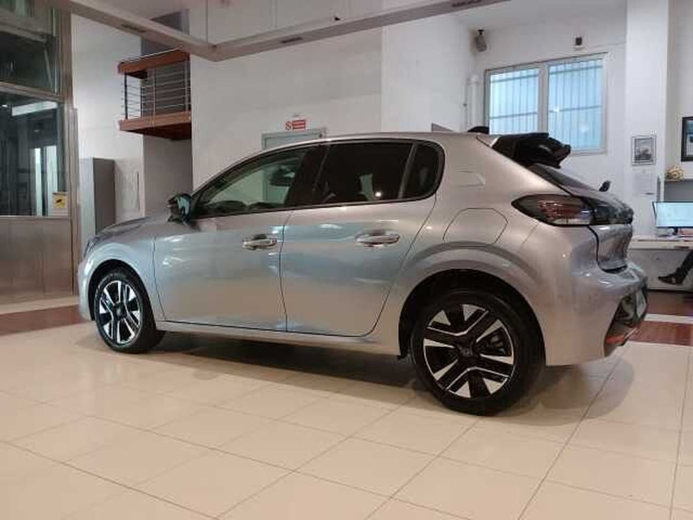 Peugeot 208 nuova a Genova (2)
