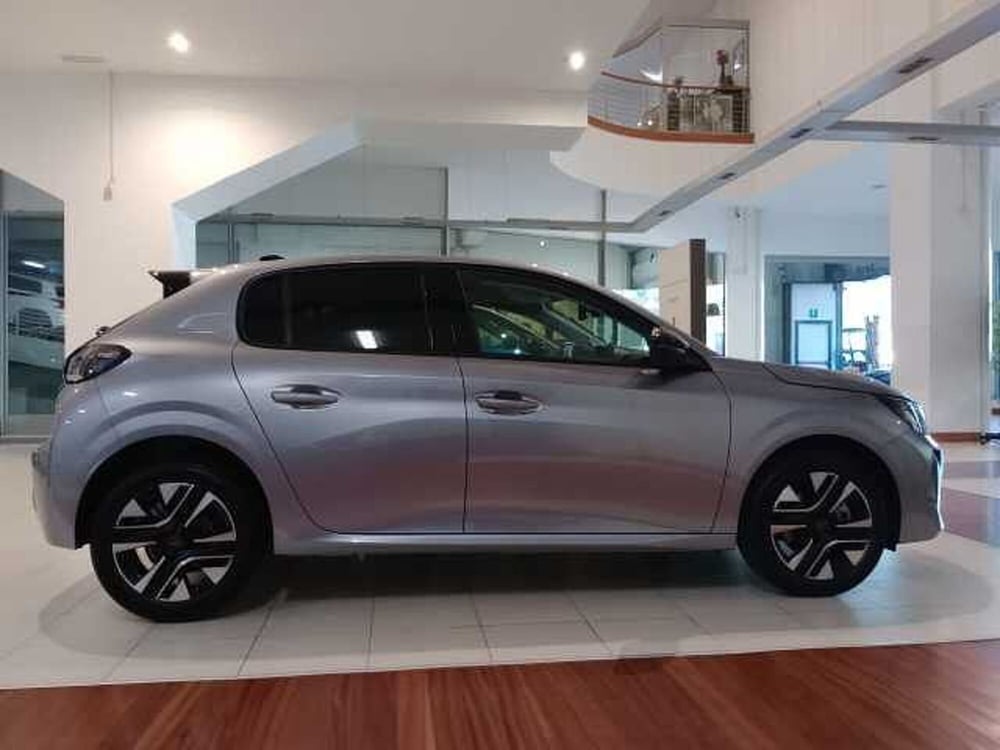 Peugeot 208 nuova a Genova (5)