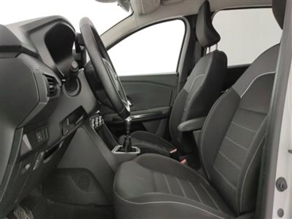 Dacia Jogger usata a Bari (13)