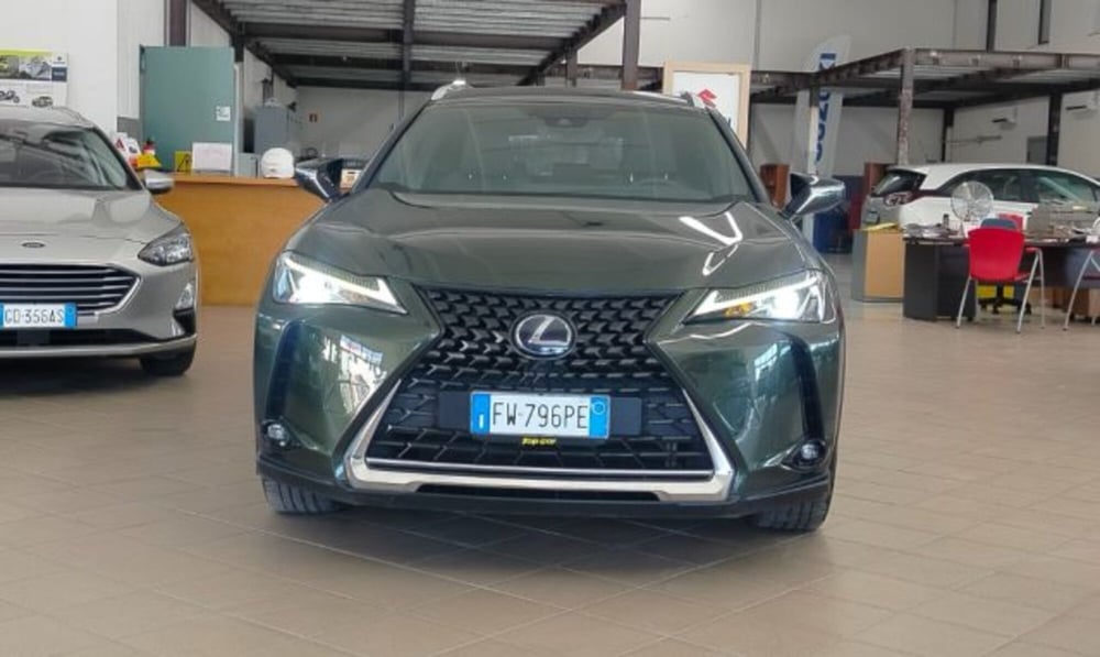 Lexus UX usata a Oristano (11)