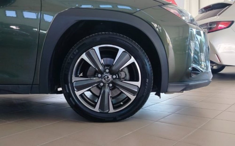 Lexus UX usata a Oristano (15)