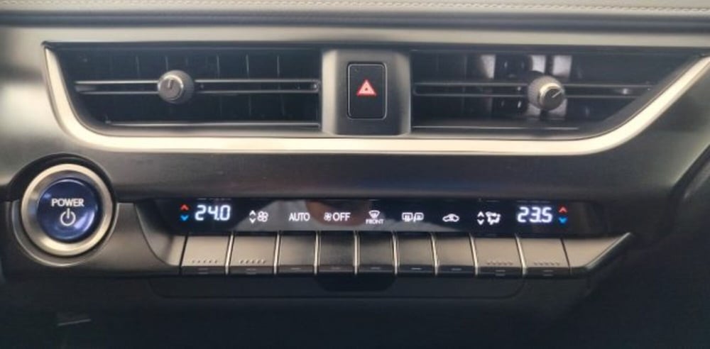 Lexus UX usata a Oristano (18)